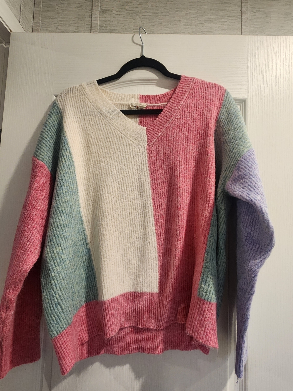 BiBi Colorblock V-Neck Sweater in Pink, Cream, Mint & Lilac M Euc